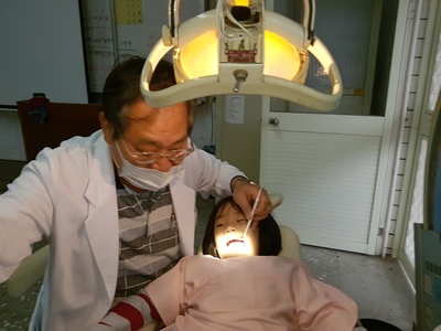 107.12.26-1.4年級學生牙齒缺點矯治填補圖片