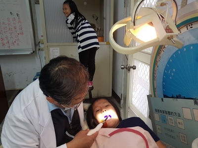 107.12.26-1.4年級學生牙齒缺點矯治填補圖片