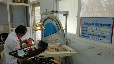 108.04.25牙醫師看診2及6年級學生圖片