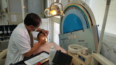 108.04.25牙醫師看診2及6年級學生圖片