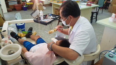 108.04.25牙醫師看診2及6年級學生圖片