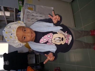 107.12.28-一年級生頭蝨處理圖片